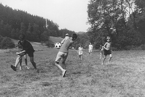 Sestřelit protihráče a dlouhým krokem vpřed