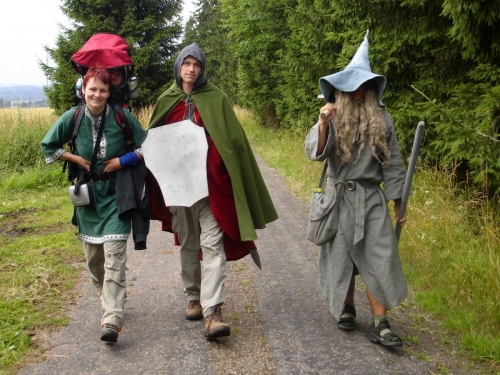 Elf, elfíč, člověk a Gandalf