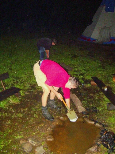 slavnostní ohniště se stalo součástí odvodňovacího systému
