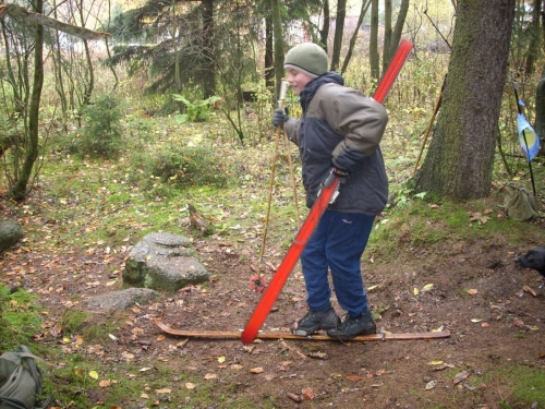 Někomu se prostě na jedné lyži jezdí lépe!