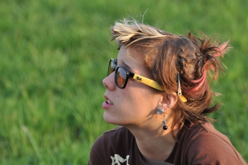 Úsměv? Ne, zaujetí. Kdybych nefotil, myslel bych, že kouká na mě. Houby PUNK IS NOT DEAD