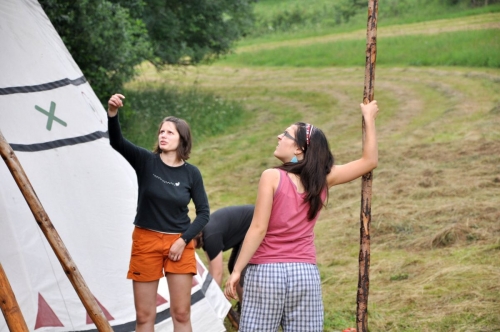 A už se dává signál jeřábu aby urychleně dorazil