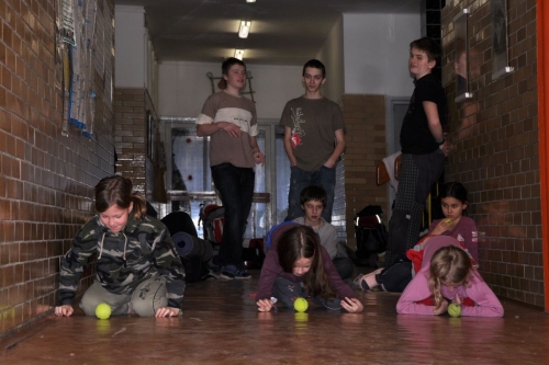 Nosostrčka, ideální hra na lámání nosů.