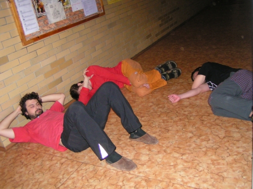 Naši vedoucí umřeli. Ne, jen přemýšlí.